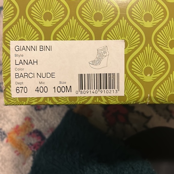 Gianni Bini wedge. Nude. Size 10M - Picture 7 of 7